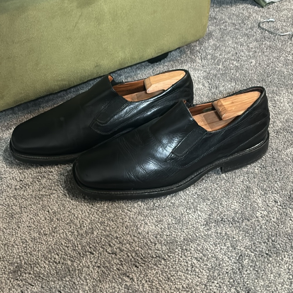 10.5 dress shoes slip on Men’s Johnson and Murphy black loafers